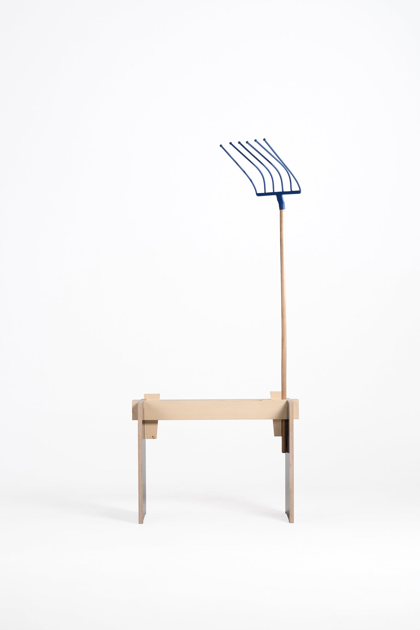 Nils Holger Moormann kein Bock modulare Garderobe Sitzmöbel Holz Kunstobjekt Designer minimalistisch 