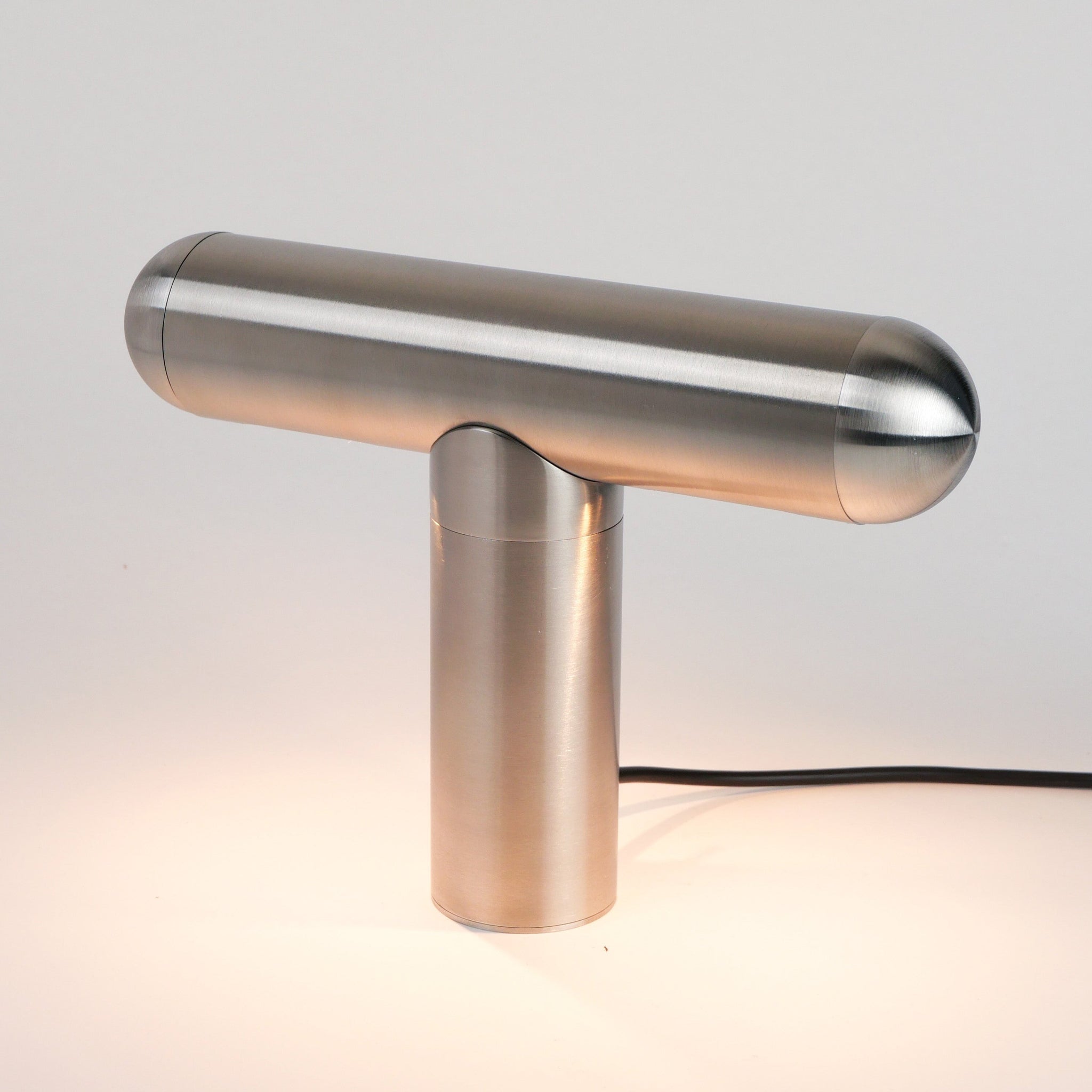 SALONE-DI-ASCHAU-HANDRAIL-LAMP-01